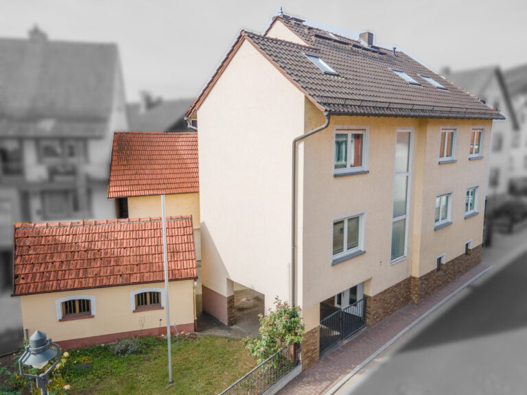 Charmantes Zweifamilienhaus in Waldaschaff mit Ausbaureserve im Dachgeschoss