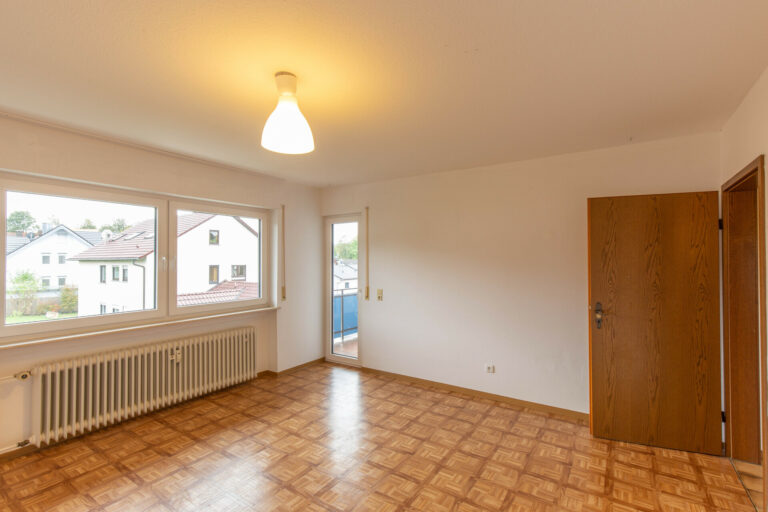 Schöne Familienwohnung mit viel Platz, großem Balkon und Aussicht