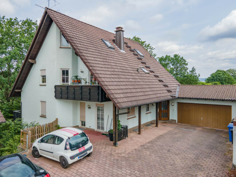 Attraktives Mehrfamilienhaus mit Vermietungspotenzial in Blankenbach