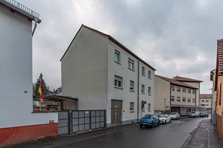 Attraktive Kapitalanlage: Gepflegtes Mehrfamilienhaus in Aschaffenburg-Damm