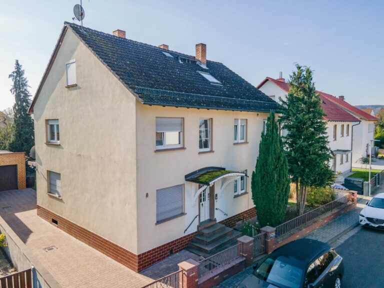Vielseitiges Zweifamilienhaus mit großem Potenzial in Kleinwallstadt