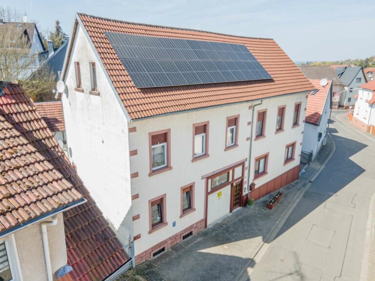 Zwei Häuser, ein Traum – Vielseitiges 3-Familienhaus in Freigericht