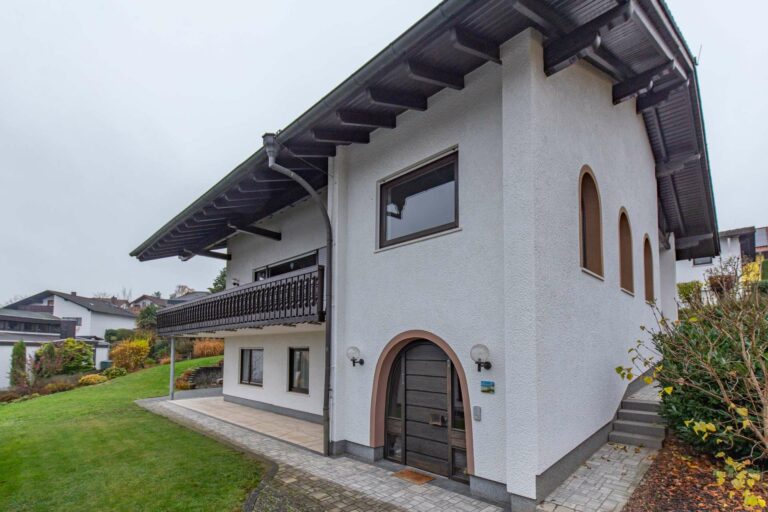Großzügiges Einfamilienhaus mit atemberaubendem Ausblick in beliebter Lage