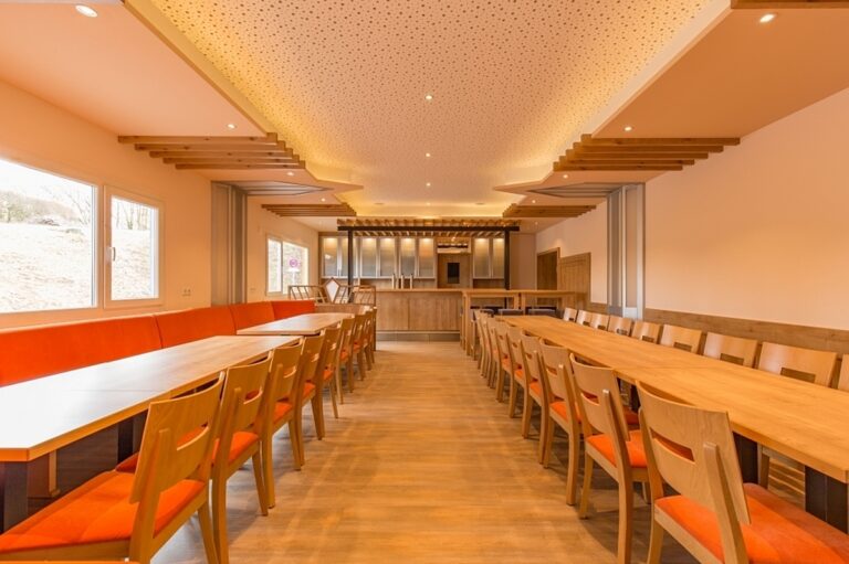 Modernes, komplett ausgestattetes Lokal/Bistro zu vermieten!