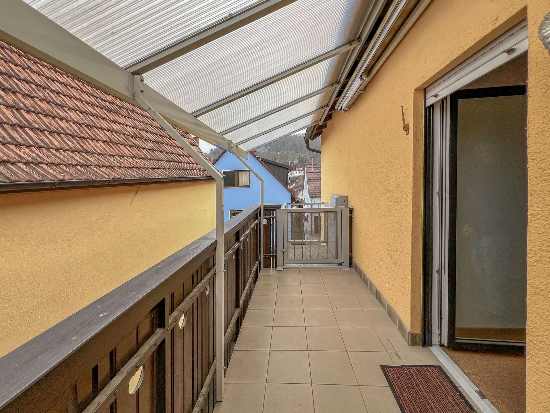 Balkon mit Aufzug OG